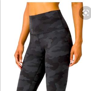 Brand New with Tags LuLu Lemon Size Sm (4-6) 28”